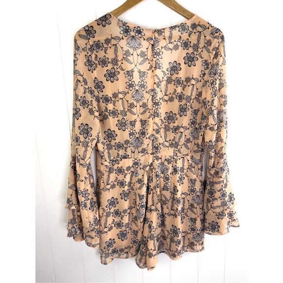For‎ Love and Lemons Pia Floral Bell Sleeve Romper Size L - Picture 9 of 14